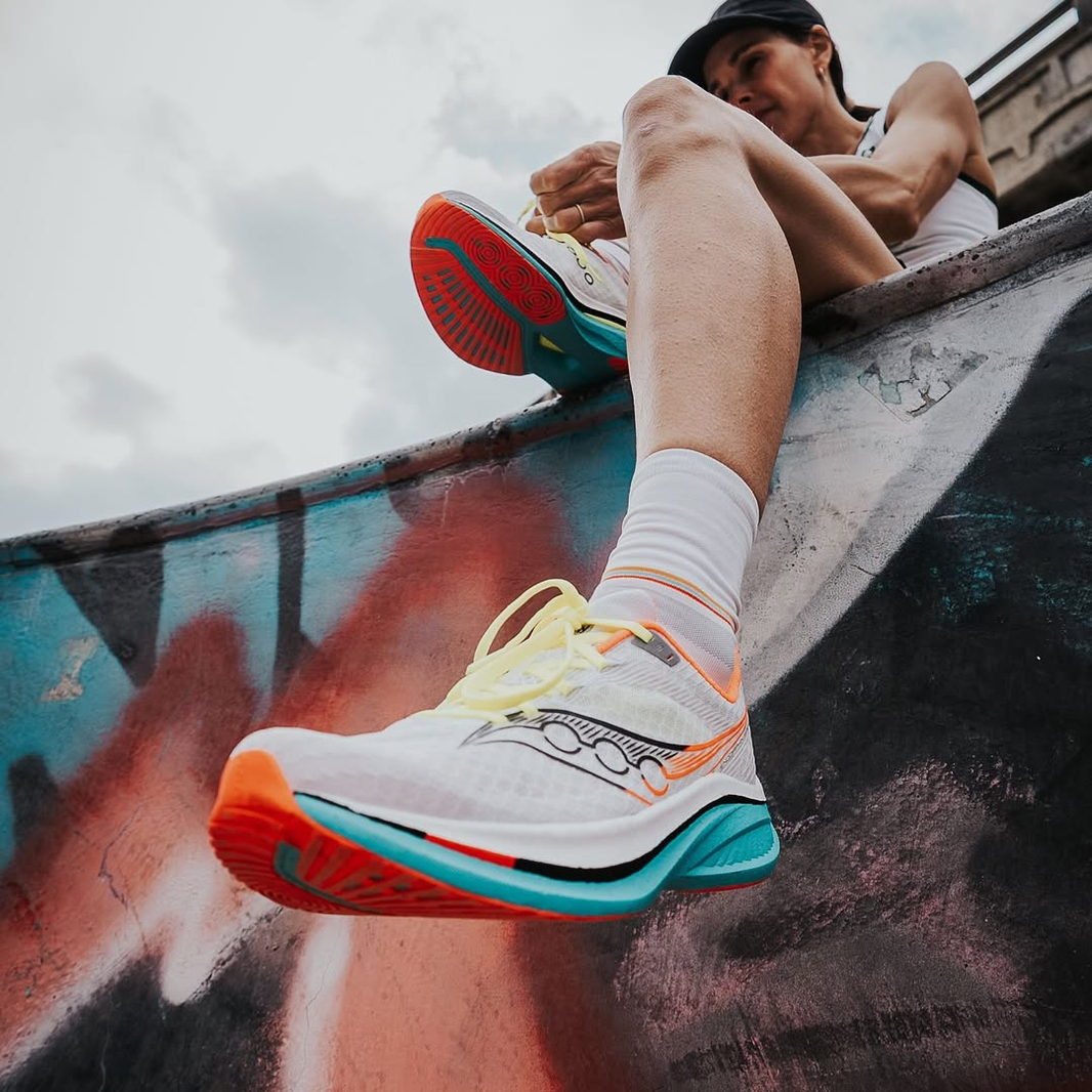 Saucony Endorphin Speed 5 : la chaussure polyvalente pour des entraînements rapides et confortables